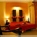 Отель Ionis Art 4*