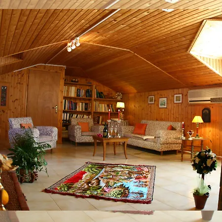 Ionis Art Hotel