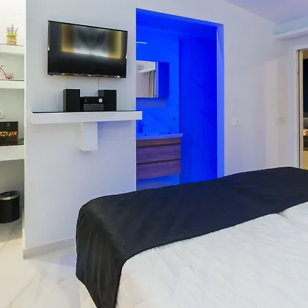 Ionis Art Hotel