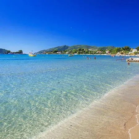 Ionis Art 4* لاغاناس